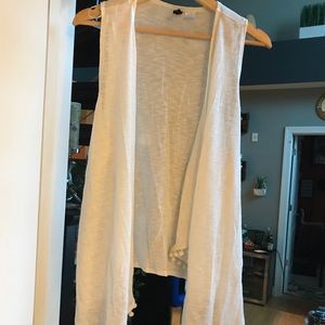 Vest cardigan with frills